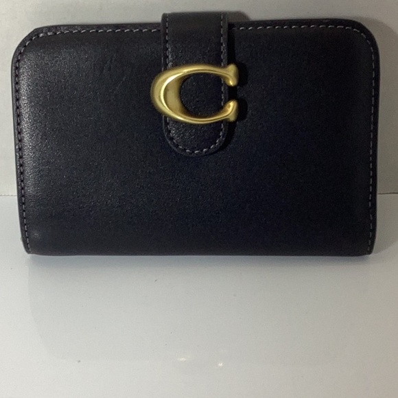 COACH
Tabby Wallet - Picture 6 of 12
